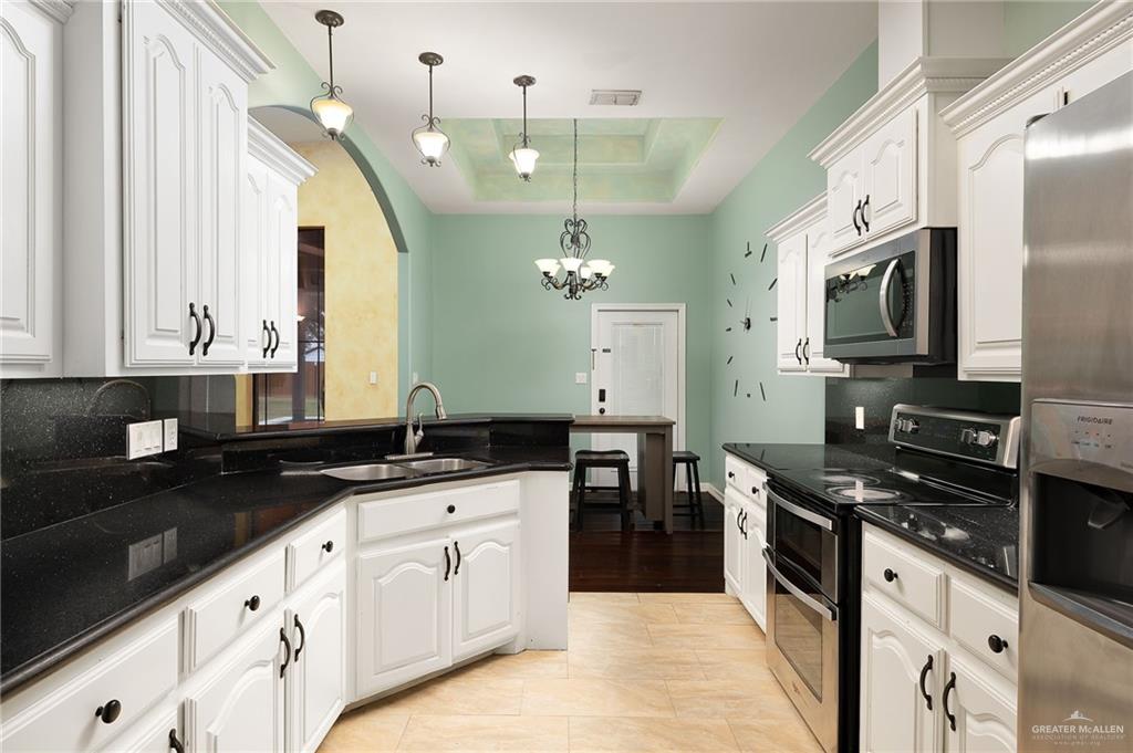 Photo 6 of 5305 Mauritius Lane