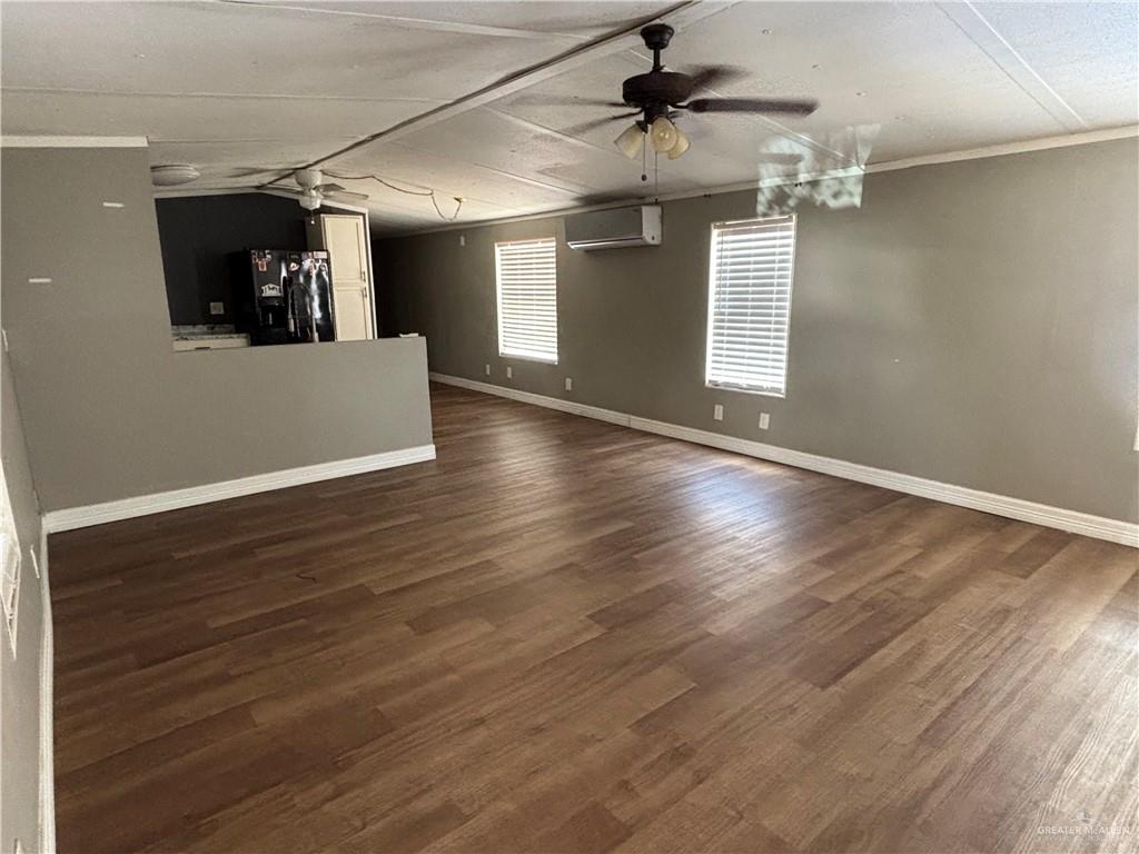 Photo 4 of 910 Violet Drive