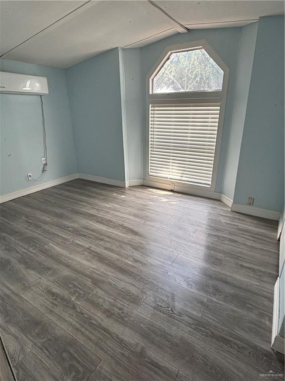 Photo 6 of 910 Violet Drive