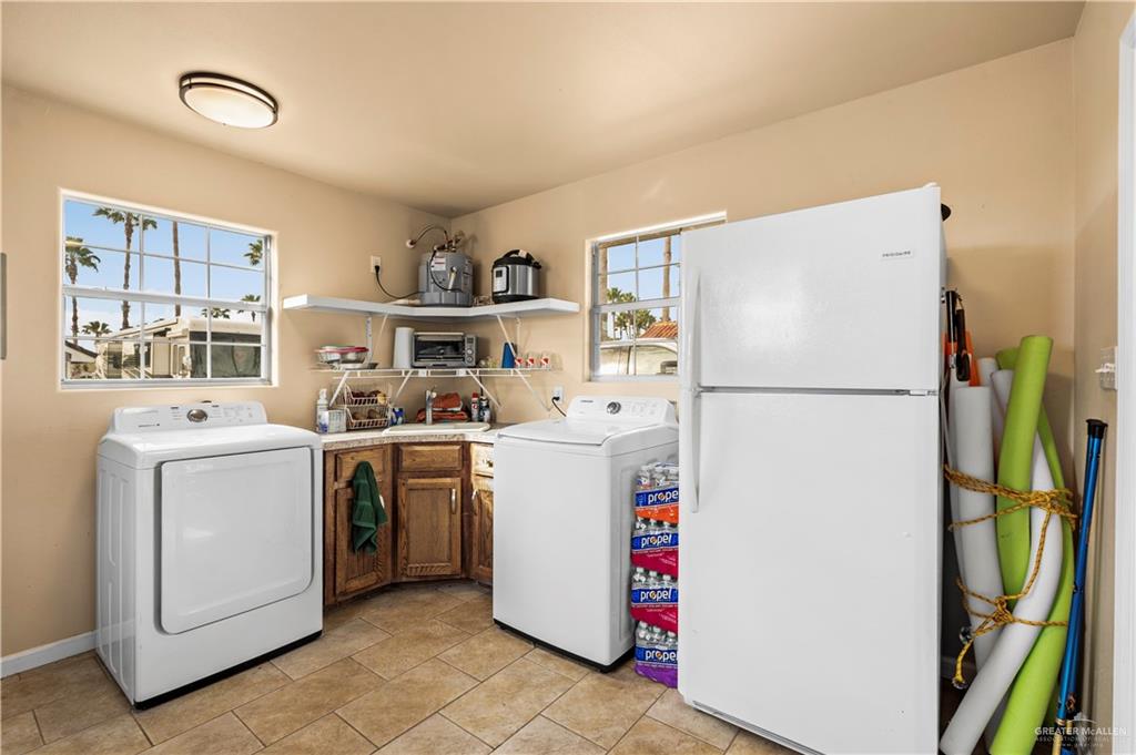Photo 13 of 2070 Cordoba East