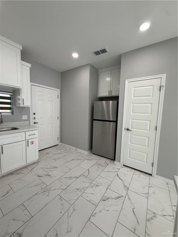 Photo 3 of 2113 Elsham Avenue #1