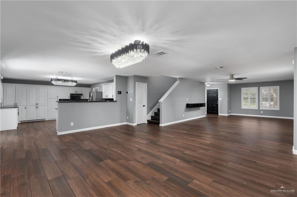 Photo 5 of 3925 Teal Avenue