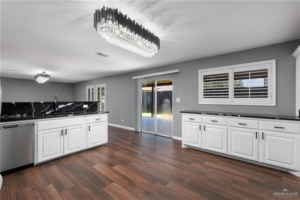 Photo 9 of 3925 Teal Avenue