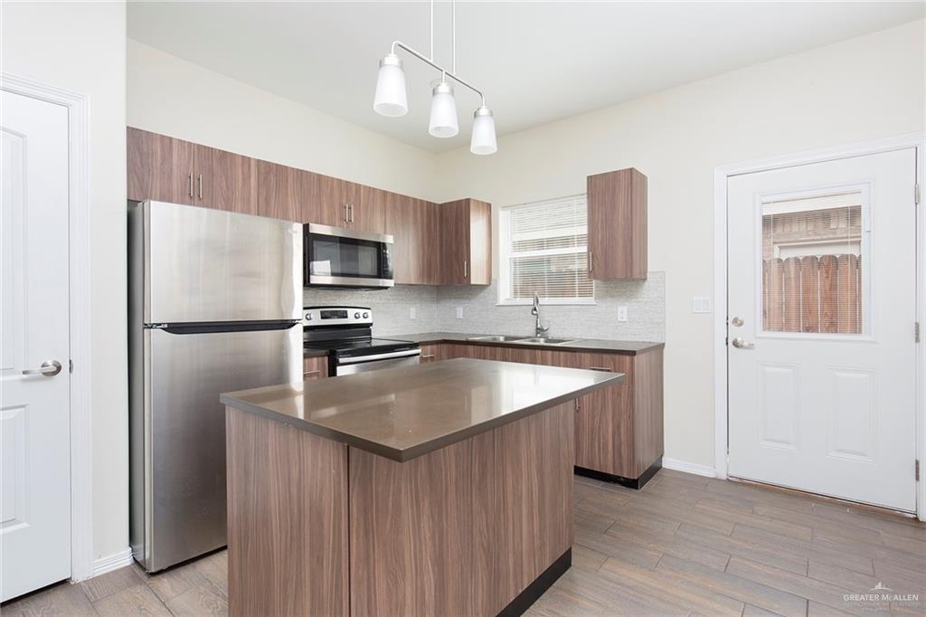 Photo 5 of 1702 Cortlandt Street