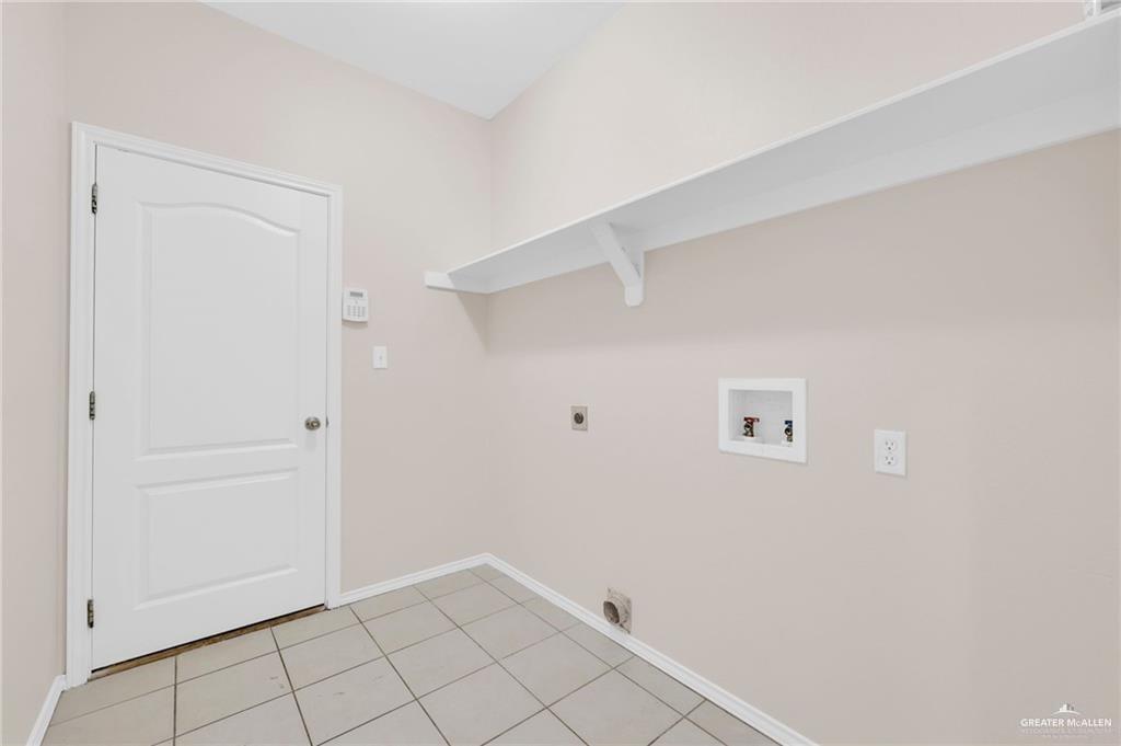 Photo 17 of 2728 Leslie Street
